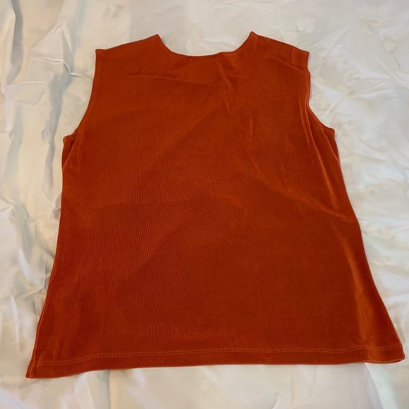 Fiore Rust Colored Ribbed Sleeveless Shell - Picture 3 of 9